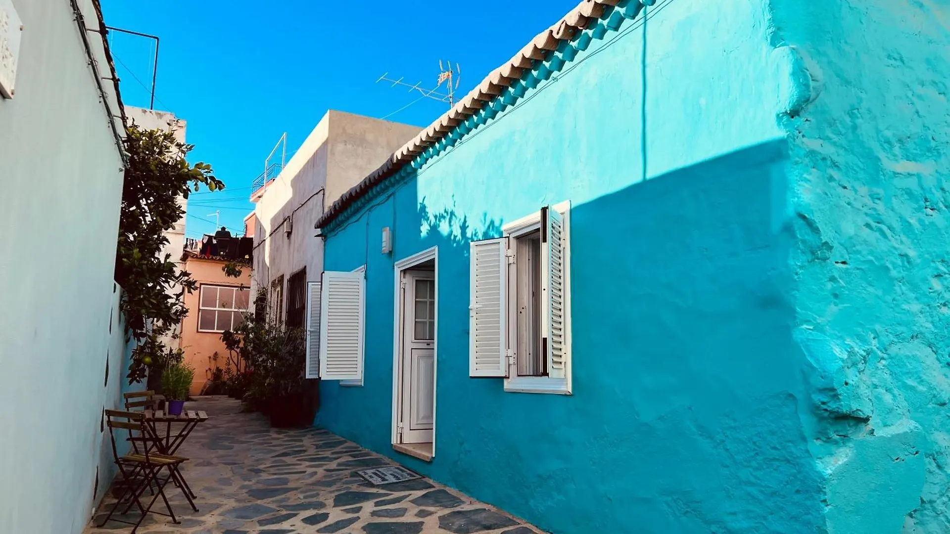 Casa Turquesa En Tazacorte Spain